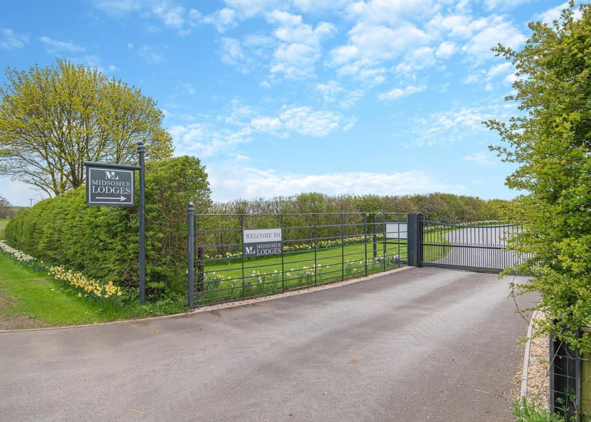 Midsomer Lodges Pilton Kültér fotó